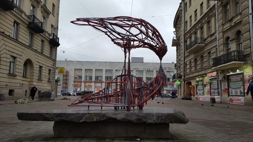 Скульптура «Поцелуй», Финский переулок, СПб