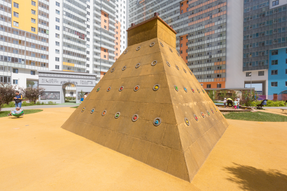 Арт-объект Пирамида